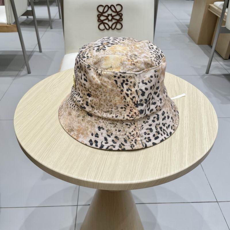 LV hat 061002